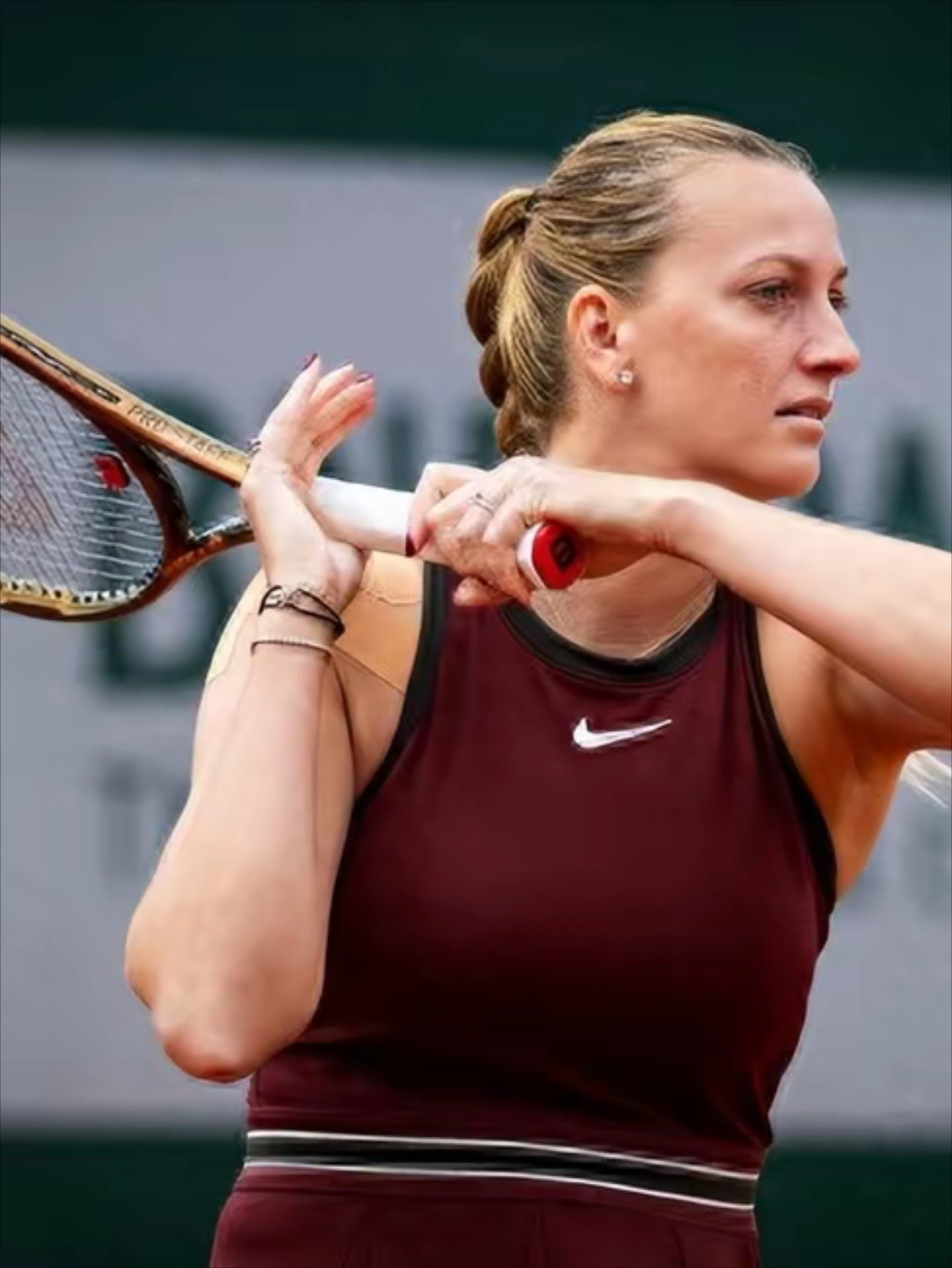 星空体育-包含重要助攻引发热议！，科维托娃在加拿大队比赛中重要助攻赢得满堂喝彩的词条